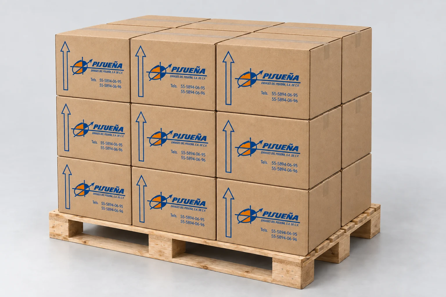 Cajas kraft café de Pisueña sobre tarima